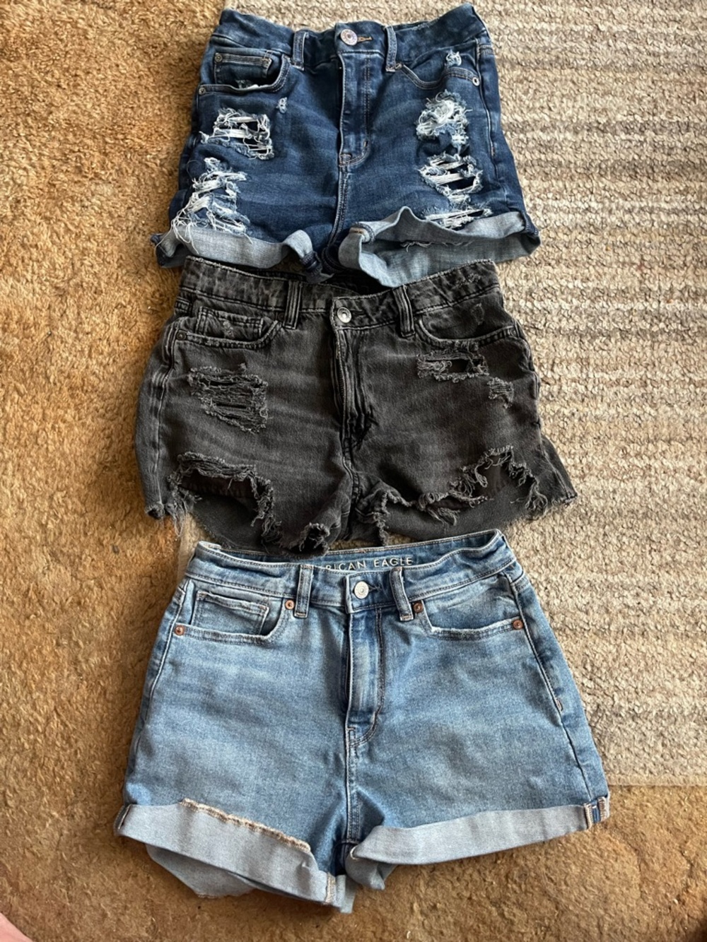 Women’s American Eagle distressed Shorts 2!